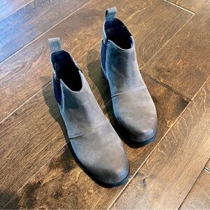 Sorel Women's Emelie Chelsea Waterproof Boots in Gray